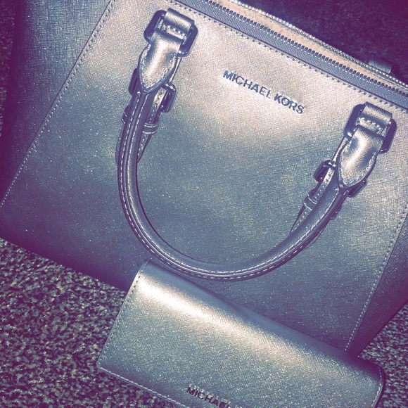 Michael Kors Bag with matching wallet! - Picture 1 of 1